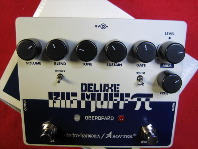 Electro Harmonix Sovtek Deluxe Big Muff Pi pedal
