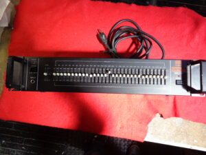 Roland SEQ-331 rack mount graphic EQ